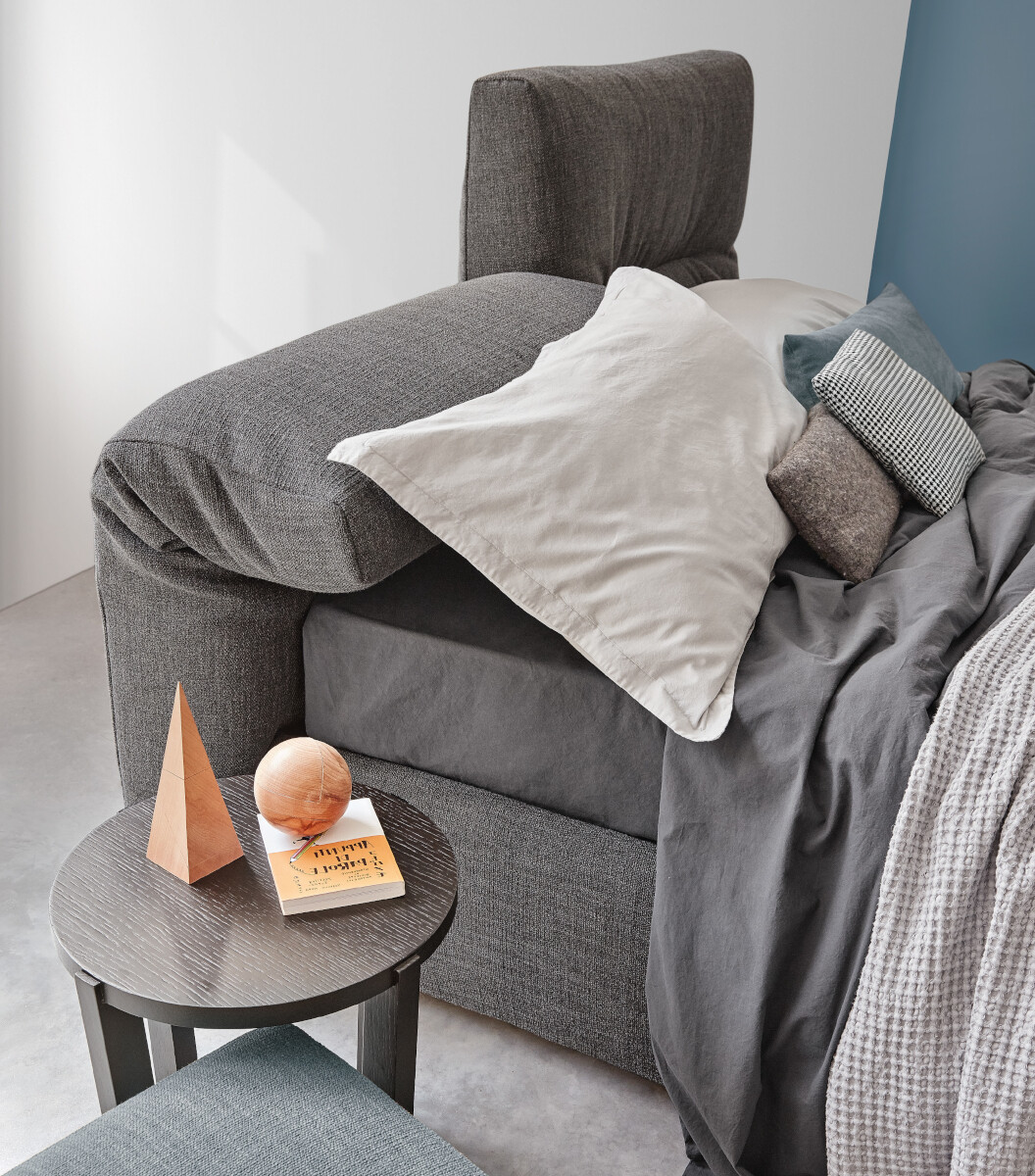 Partcolare testata letto Adone di Rosini Night da Abiesse 1970 Seregno