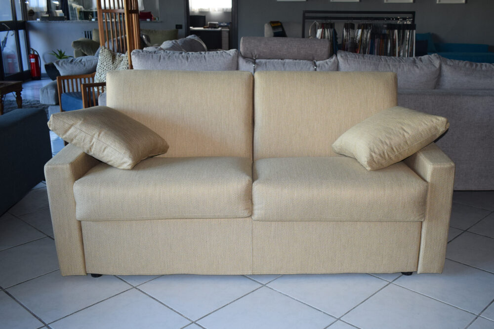 Divano letto Milano di Abiesse 1970 Divani e Letti in esposizione outlet.